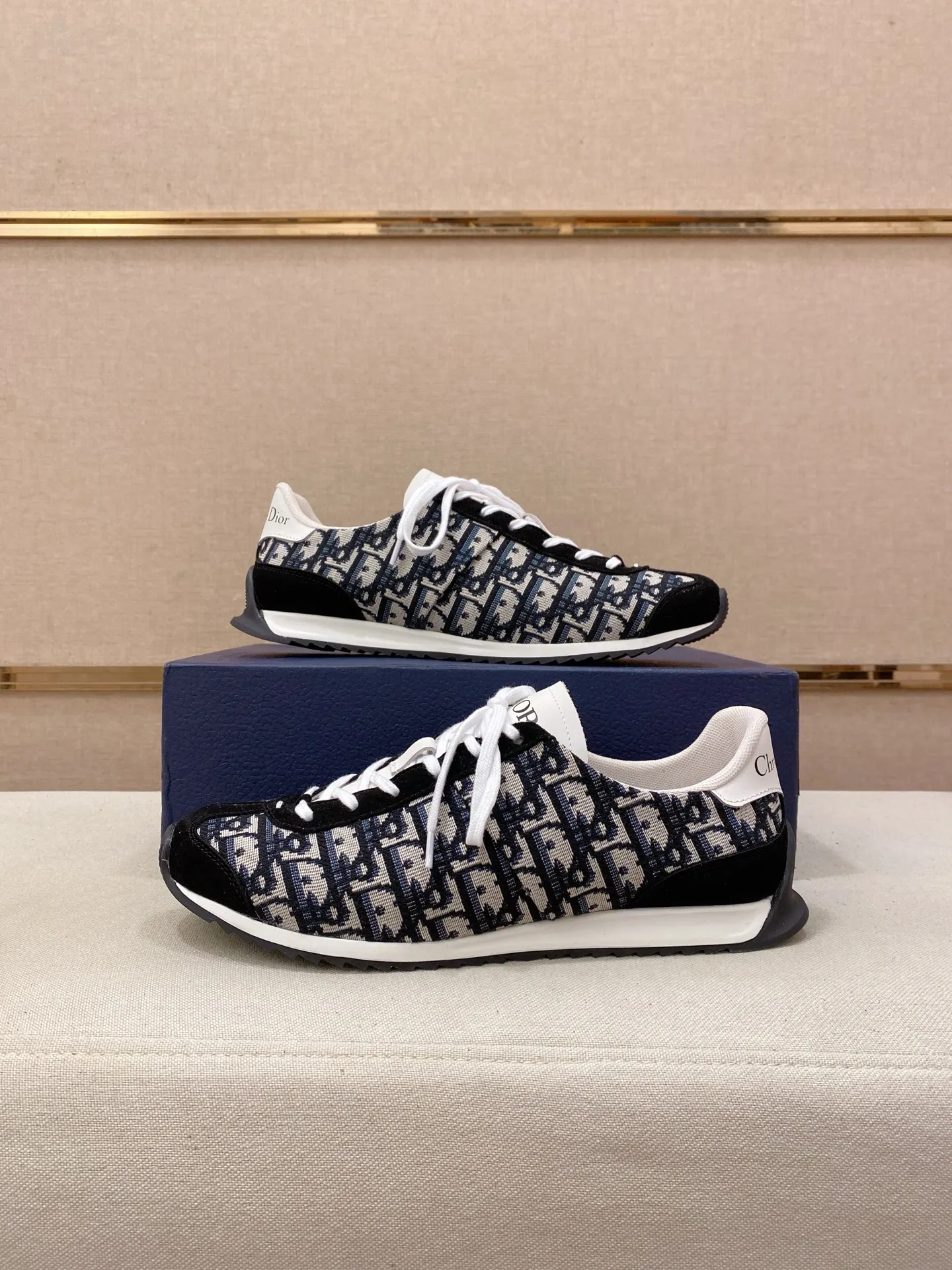 Men's shoes💰: 440💰Couple style💏 [Dior·Dior] New casual sports style men's shoes, new spring and summer design, perfect workmanship, lace-up lazy style to create wardrobe quality, upper: imported first-layer cowhide, mesh breathable lining soft and comfortable, ultra-light TPU wear-resistant outsole, simple, versatile fashion men's shoes, excellent color code number 35--44. (45,46 customized items are not returnable or exchangeable)